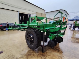 Machine de plantation de manioc pour l'Afrique avec 2 rangées de plantation Longueur de tranche 19 cm